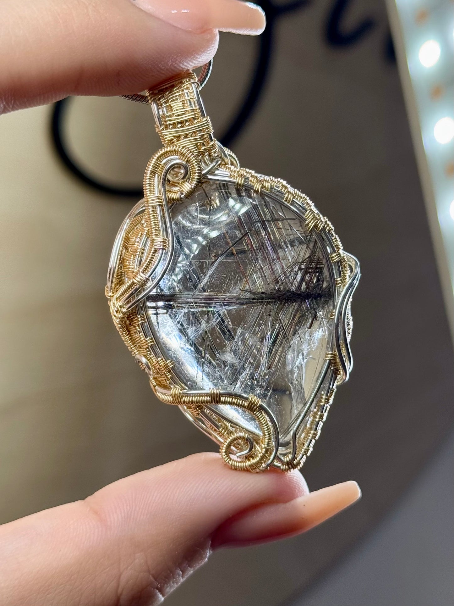 Cuarzo Rutilado Plata con Turmalina negra