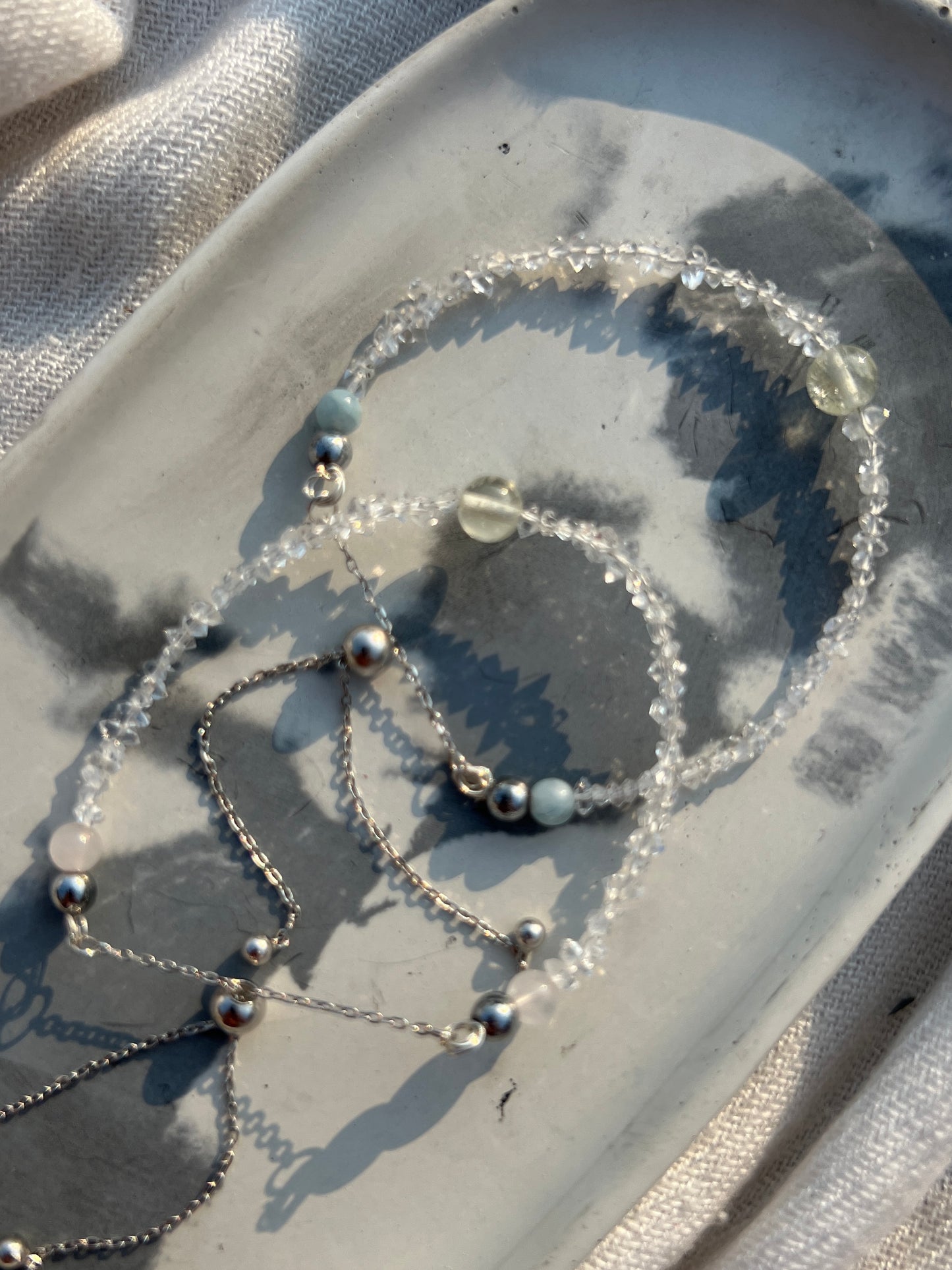 Pulsera de plata con Diamantes Herkimer y Cuenta de Vidrio del Desierto Libio