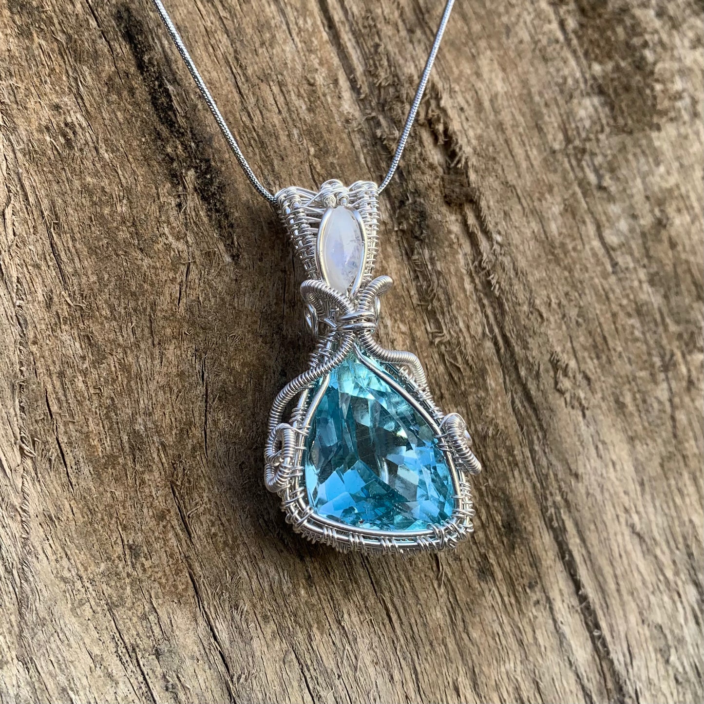 Topacio Azul con Piedra Luna
