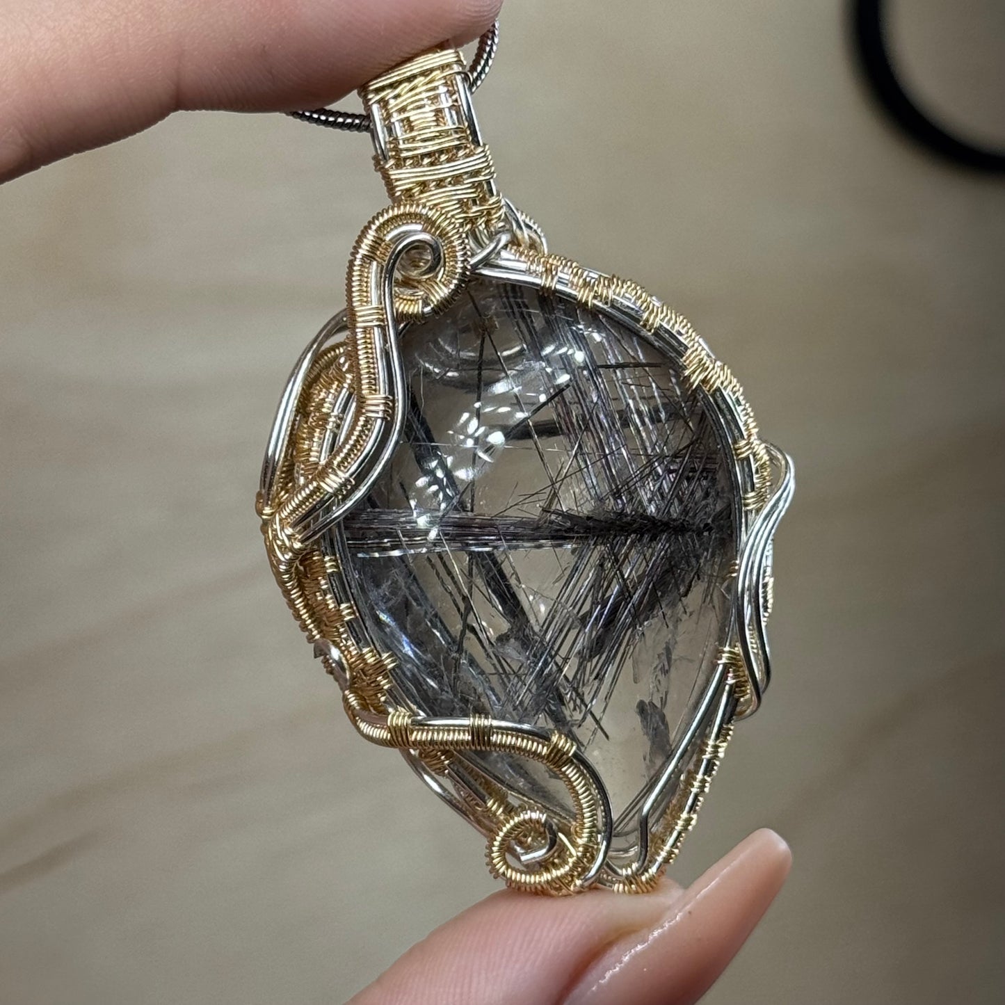 Cuarzo Rutilado Plata con Turmalina negra
