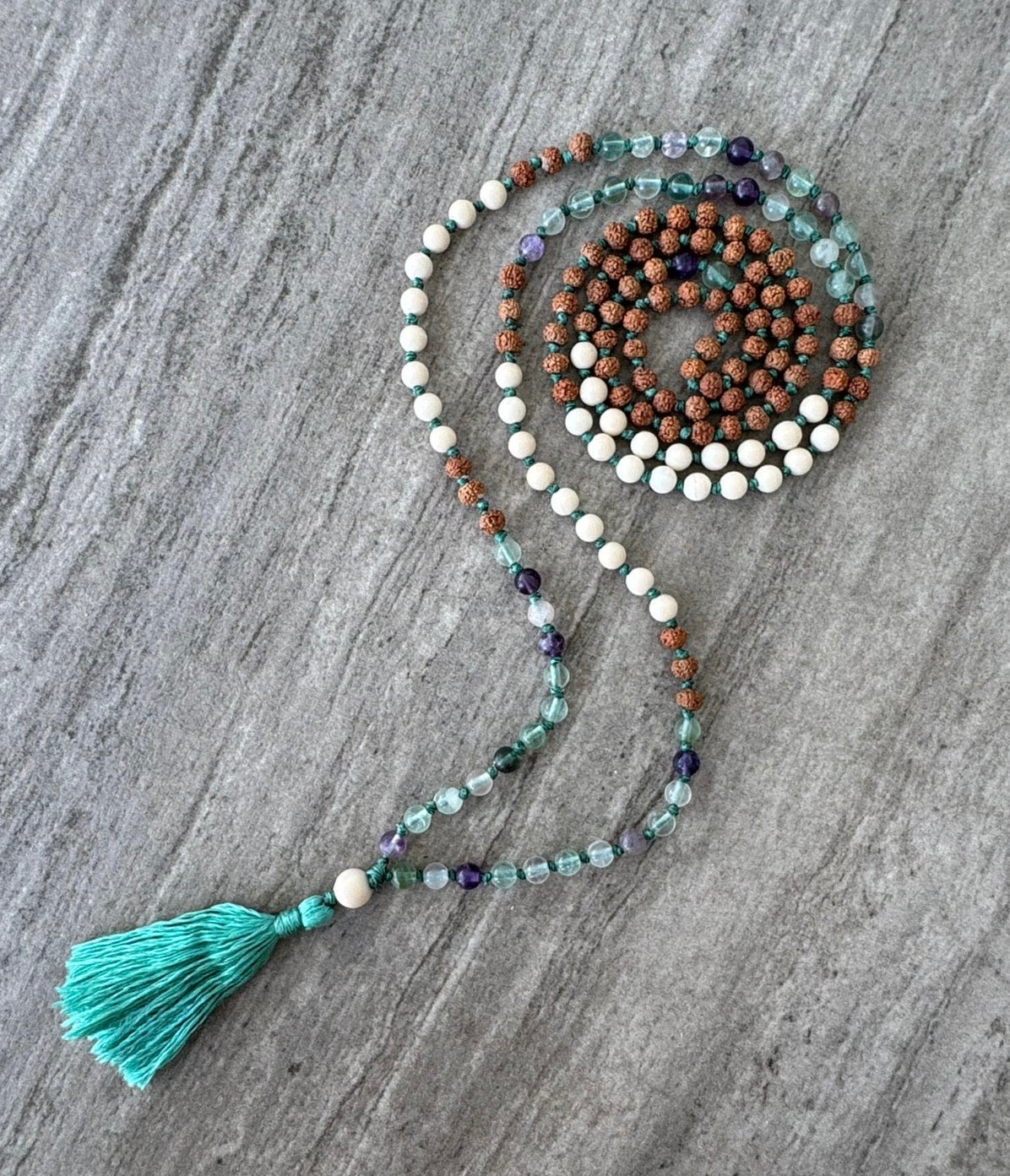 japa mala 
“Senda Cristalina – Camino de Silencio”
