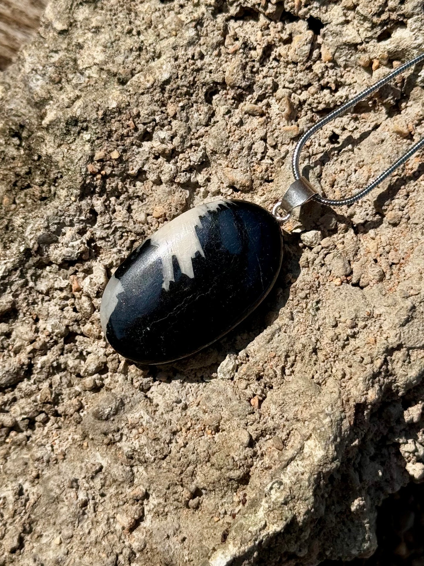Turmalina negra en cuarzo