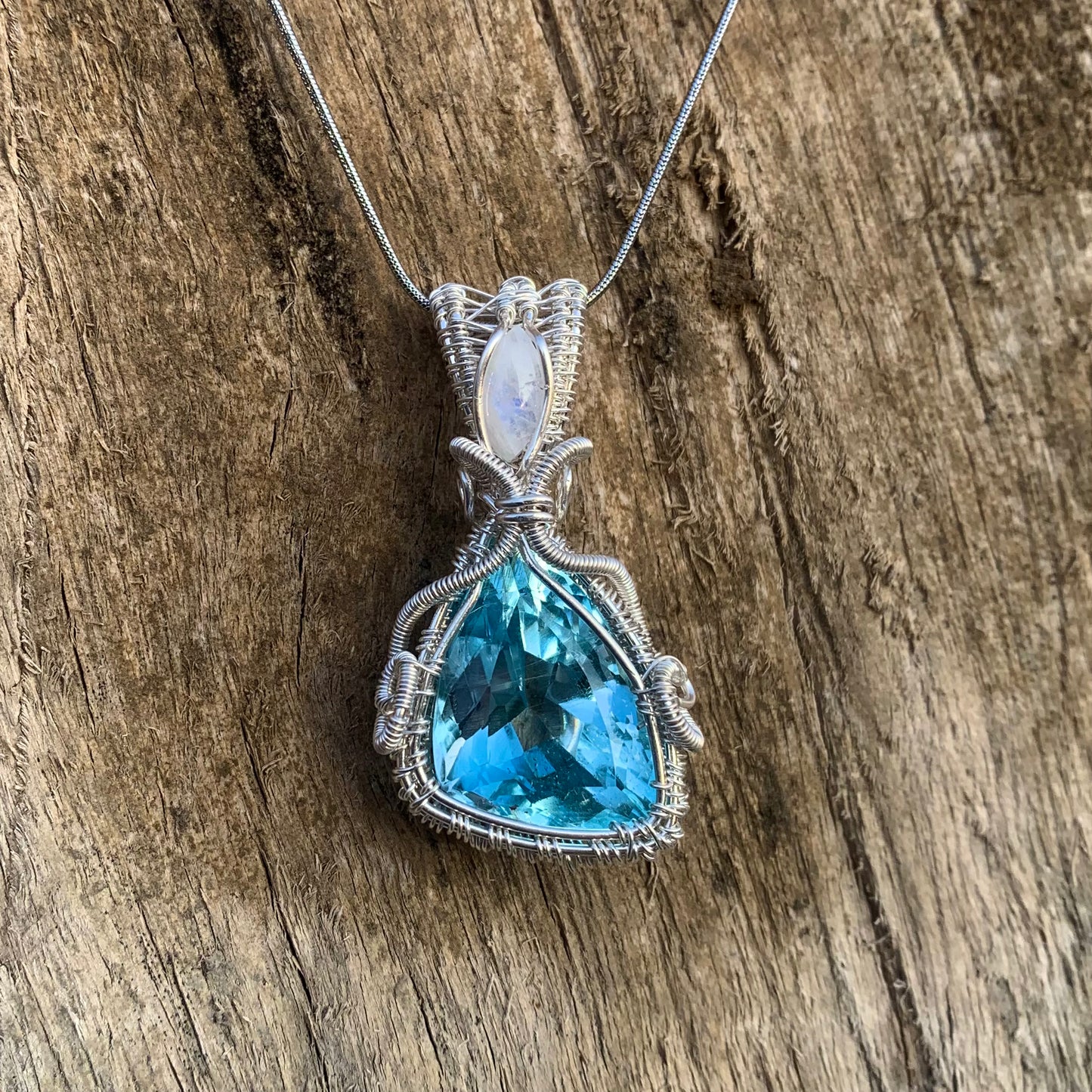 Topacio Azul con Piedra Luna